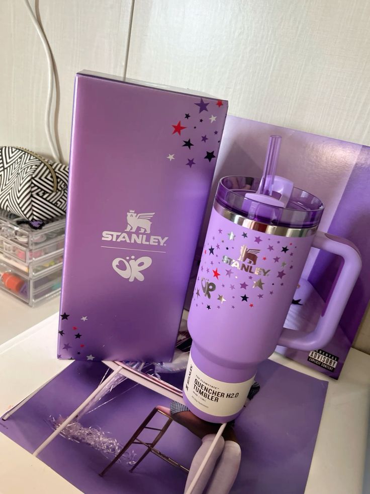 Stanley x Olivia Rodrigo Limited Edition 40oz Quencher H2.0 FlowState Tumbler.
